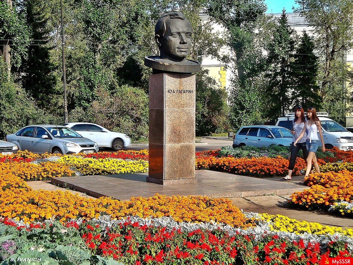 Памятник Юрия Гагарина в Иркутске