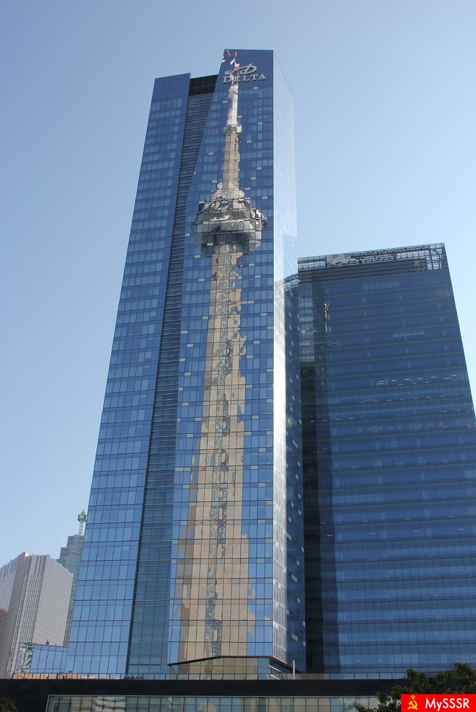 . CN Tower  