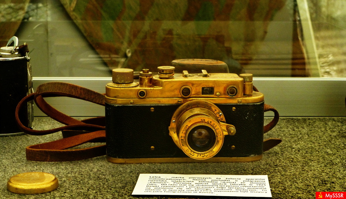 Leica  --  .