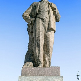 Памятник В.И. Ленину у Ярославского вокзала, Москва.
