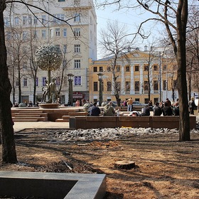 Сквер около метро Новокузнецкая