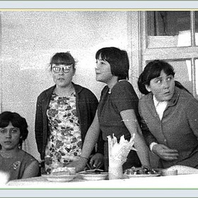 Наши девчонки в столовой. 1969г.
