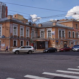 Угол Пушкинской площади и улицы Малая Дмитровка
