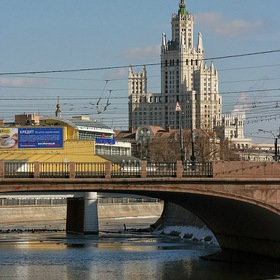 Чугунный мост через Водоотводный канал в Москве.