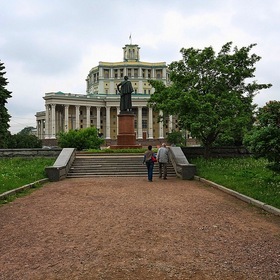Суворовская площадь